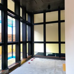 Примыкание перегородки из гипсокартона к панорамному остеклению